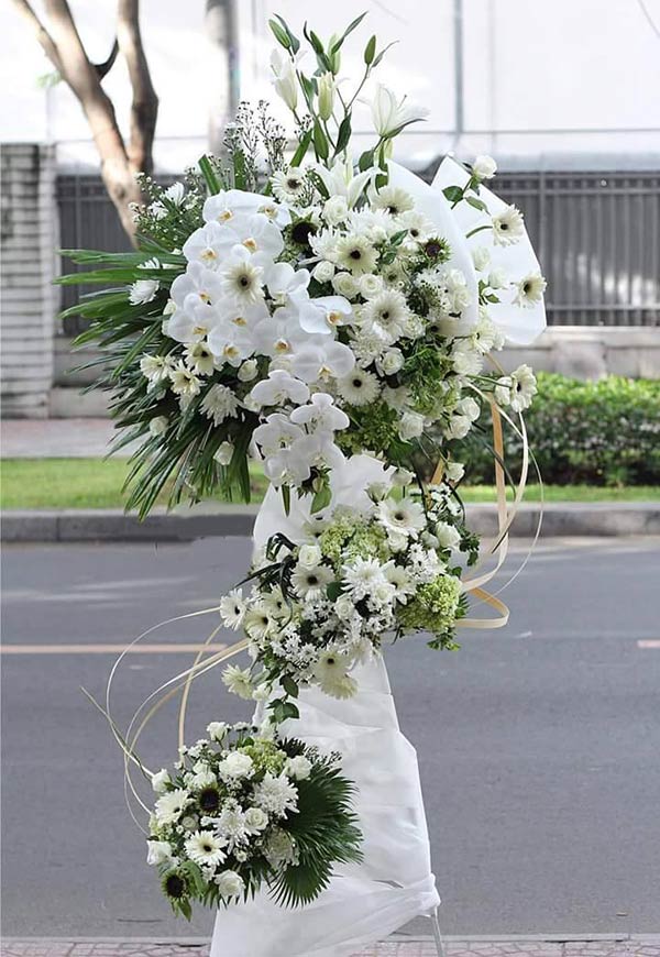 100 lời chia buồn trong đám tang ý nghĩa và cảm động nhất 16 lang hoa chia buon mau trang dep