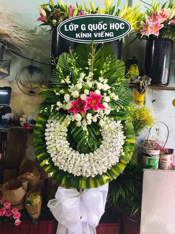 Bạn đã biết thành kính phân ưu là gì? Cách viết lời viếng trên vòng hoa 4 thanh-kinh-phan-uu-la-gi-1