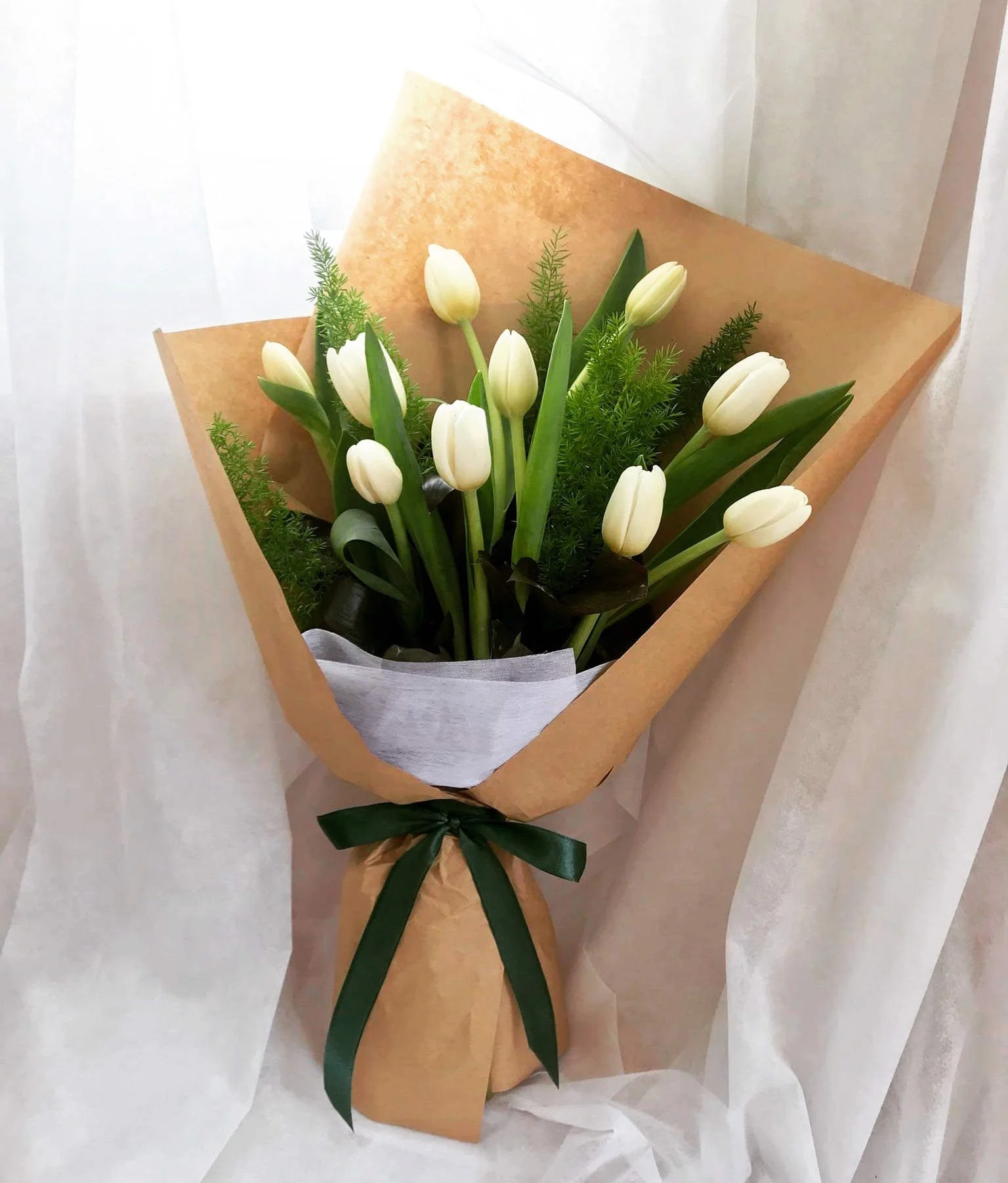 Một bó hoa tulip là món quà lãng mạn tuyệt nhất trong các dịp lễ tình yêu
