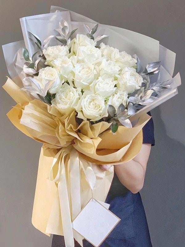 bó hoa hồng trắng
