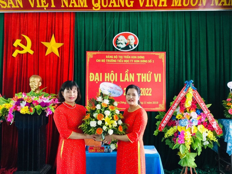 Chọn lẵng hoa chúc mừng đại hội ý nghĩa và trang trọng 38 hoa chúc mừng đại hội chi bộ