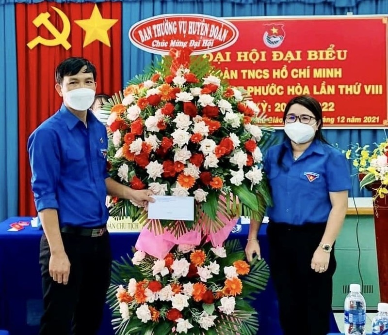 Chọn lẵng hoa chúc mừng đại hội ý nghĩa và trang trọng 37 hoa chúc mừng đại hội Đoàn rạng rỡ