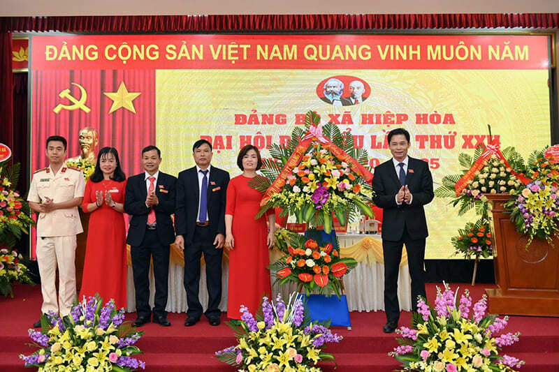 Chọn lẵng hoa chúc mừng đại hội ý nghĩa và trang trọng 21 ý nghĩa tặng hoa chúc mừng đại hội