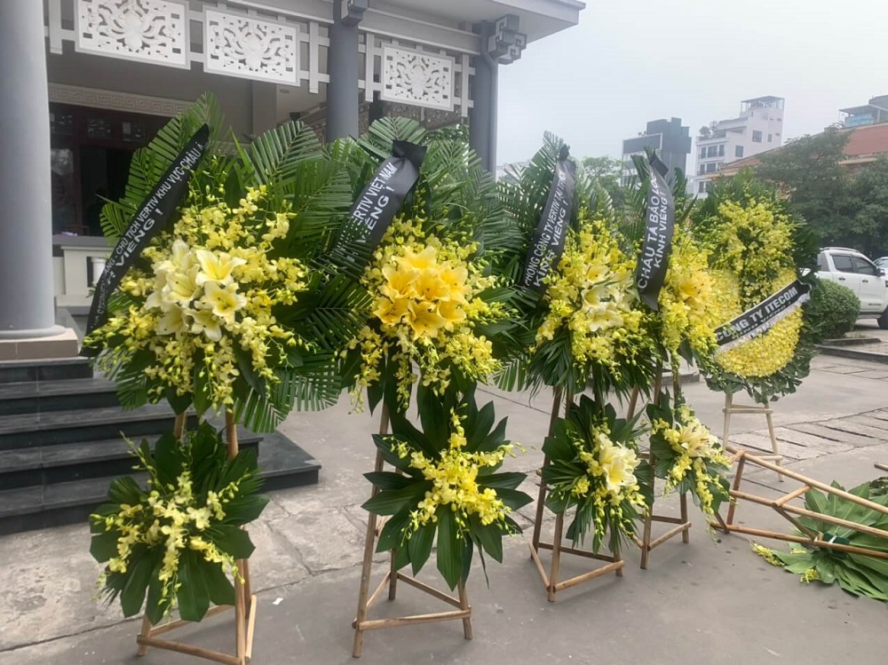 Hoa ly vàng được sử dụng phổ biến trong tang lễ