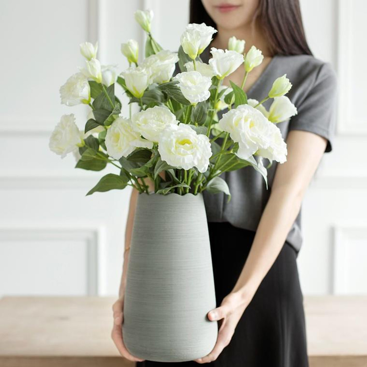 Hoa cát tường trắng mang trong mình ý nghĩa của sự thanh khiết và tinh khiết
