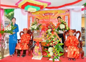 hoa trang tri le mung thuong tho cu ong cu ba 1247cb35b7d94784b3c1ae1644f81d1b