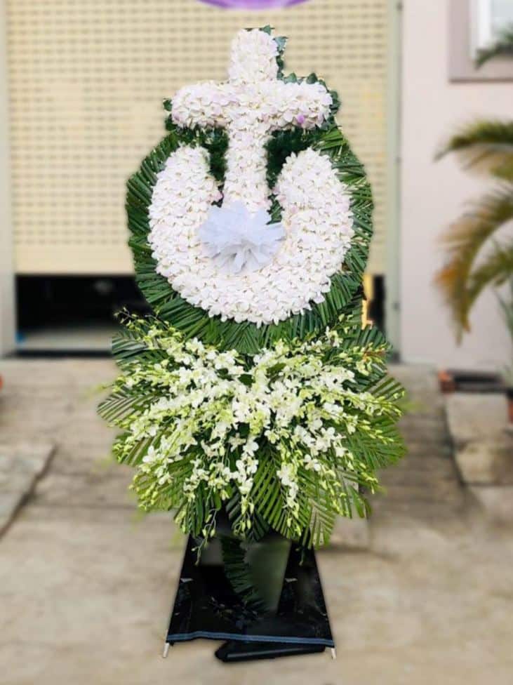 vòng hoa đám tang công giáo