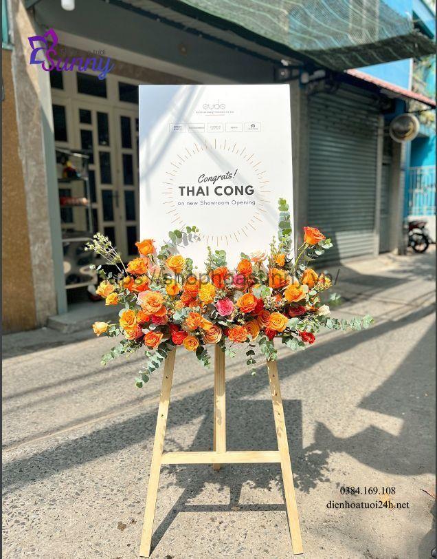 Lẵng hoa hồng mừng lễ khai giảng sang trọng và rực rỡ