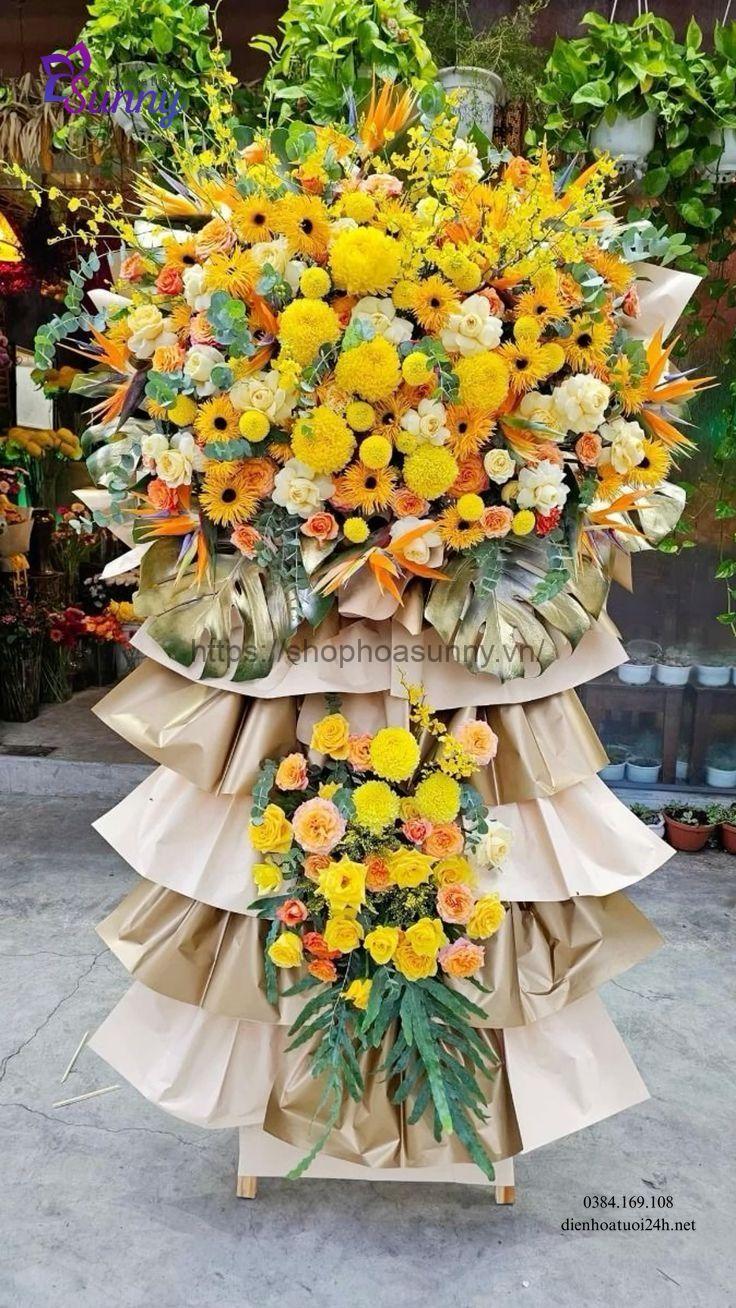 Hoa đồng tiền kết hợp cùng các loài hoa khác mang đến màu sắc tươi tắn cho lễ khai giảng