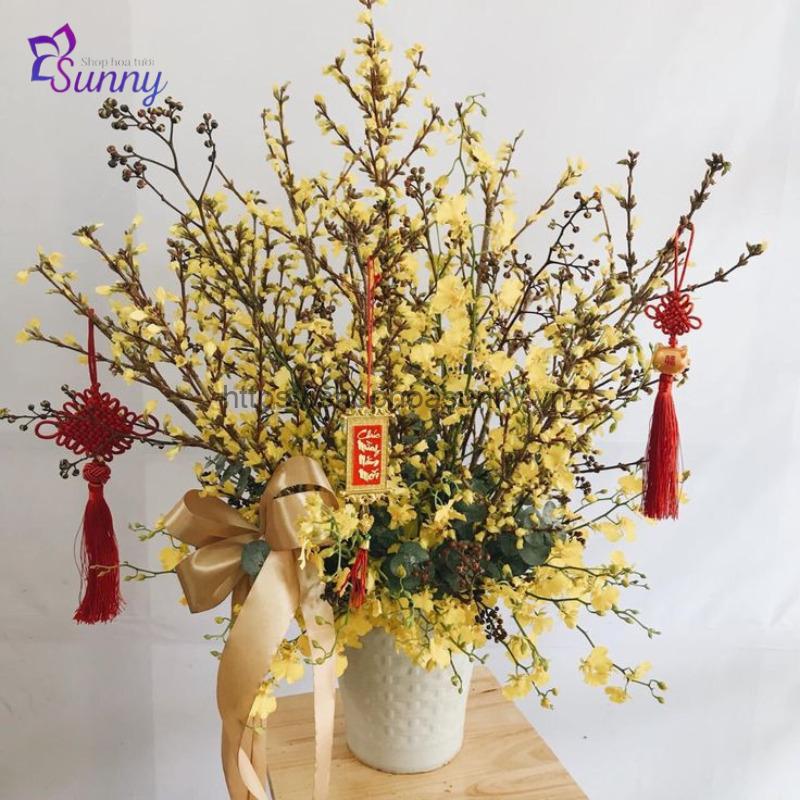 Hoa Mai Mỹ Top Đầu Trong Xu Hướng Chơi Hoa Tết Mới 15 cắm hoa mai mỹ cùng lá xanh