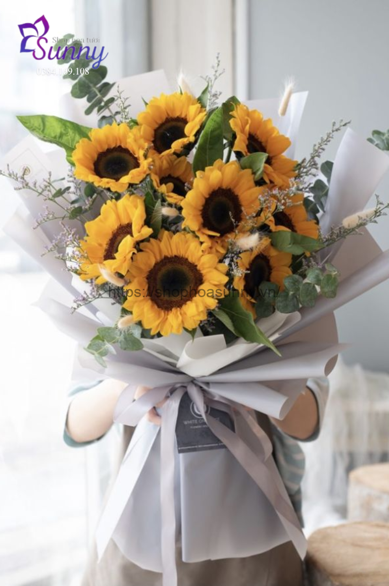 Bó hoa hướng dương tặng bác sĩ vào ngày 27/2